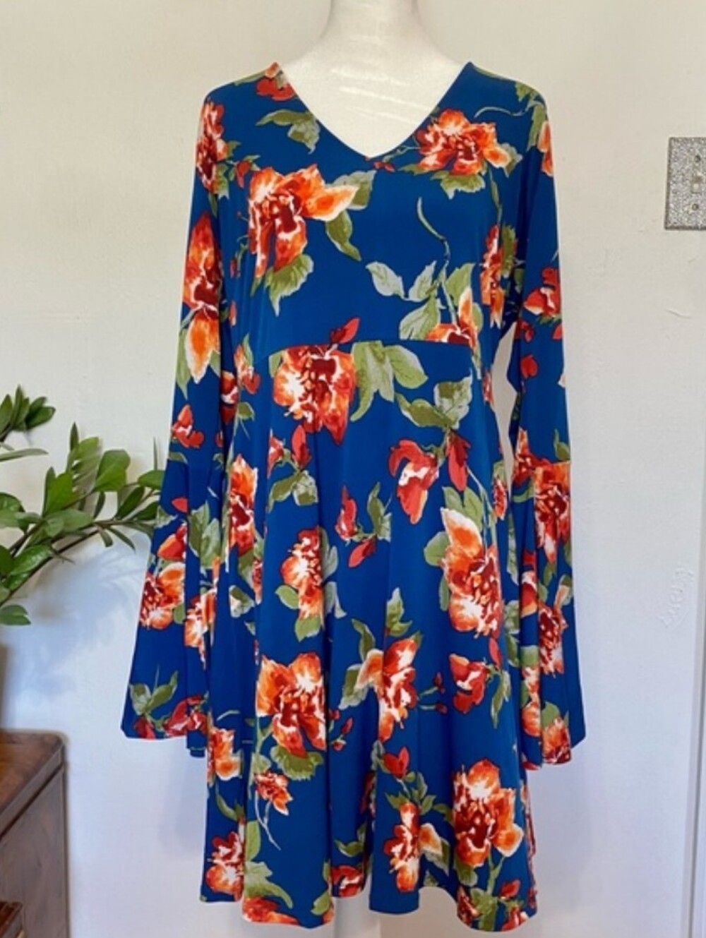 Forever 21 V Neck Babydoll Floral Swing Dress